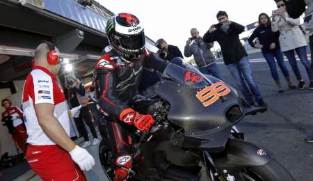 Lorenzo probó con Ducati