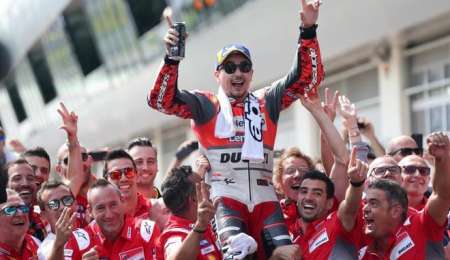 Ducati y Lorenzo: "Le regalamos un gran piloto a Honda"