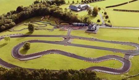 A la venta una mansión con pista de karting en el jardín