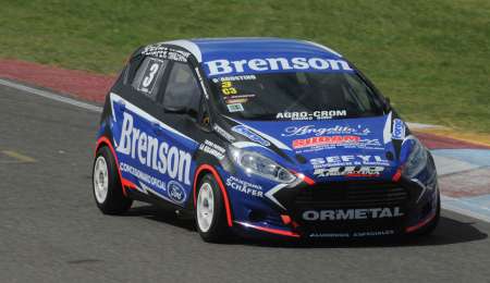 D'Agostino arriba de todos