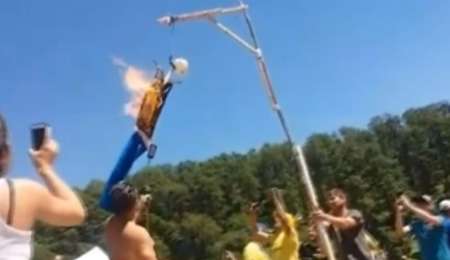 Prendieron fuego un maniquí de Márquez