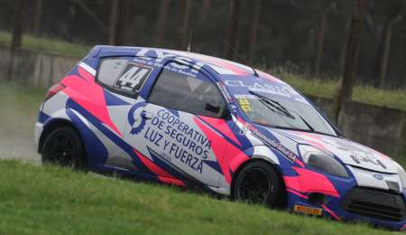 Martorelli con motores de Cassou en Río Cuarto