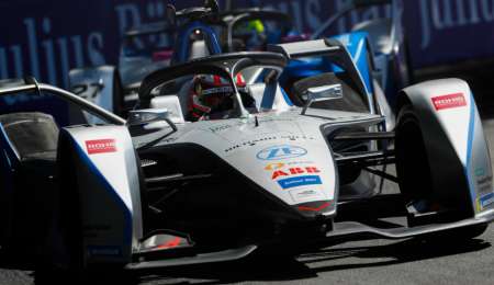 Bird fue penalizado y ganó Edoardo Mortara en Hong Kong