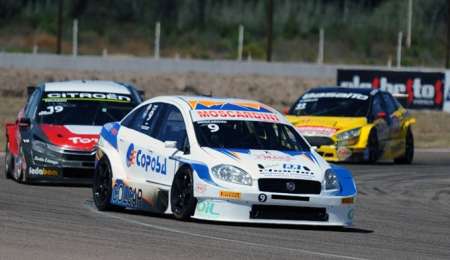 No iba a largar, le prestaron repuestos y terminó ganando