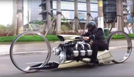 De locos: Una moto que tiene un motor de avión