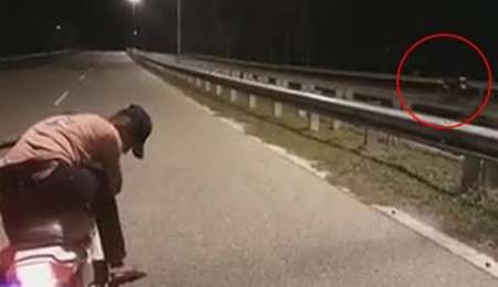 De terror: Una moto manejada por un fantasma en Malasia