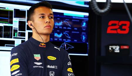 La insólita situación que le ocurrió a Albon con un fan de Vettel