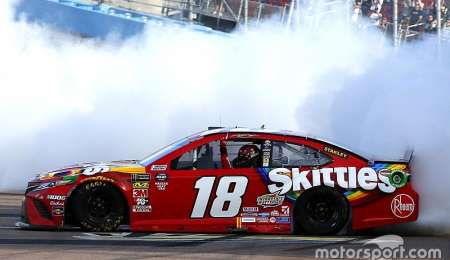 Kyle Busch ganó la Nascar en Phoenix