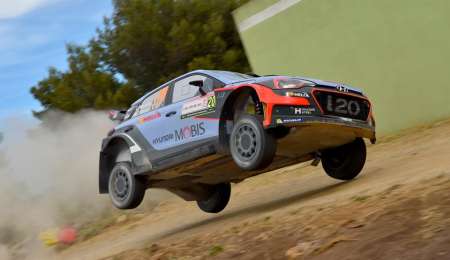 Neuville comienza arriba en Cerdeña