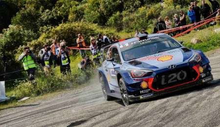 Neuville tomó las riendas en Suecia