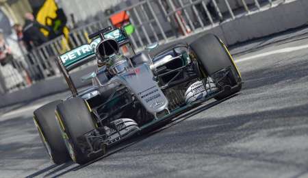 Rosberg arrancó adelante en Austria