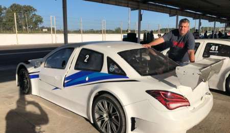 Yerobi con dos pilotos locales en 9 de Julio