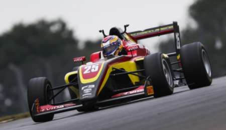 Nico Varrone cerró un buen domingo en Donington 