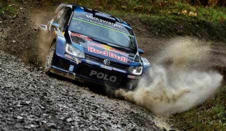 Ogier lidera en el barro de Gales