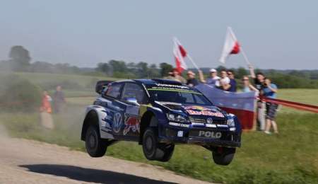 Ogier se mantiene al frente