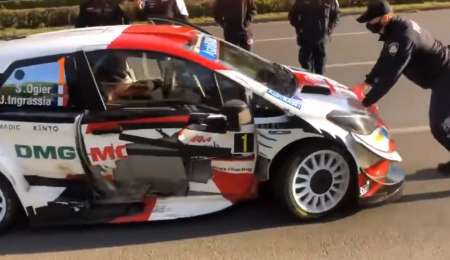 Videos: el insólito choque de Ogier y casi atropella a un policía