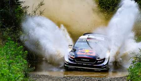Ogier se acerca a un nuevo título en un gran viernes de Citroën