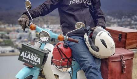 Pablo Imhoff, el argentino que unirá Ushuaia con Alaska en una Econo C90