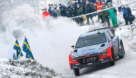 Paddon presiona a Ogier en Suecia