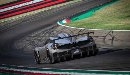 Pagani Imola:Exageradamente difícil de ver en persona