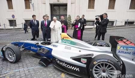 El Papa Francisco recibió a pilotos de la Fórmula E