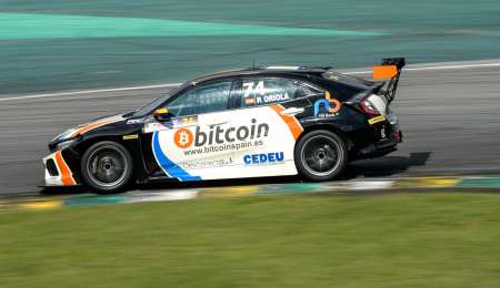 Oriola cerró un domingo perfecto en el TCR South America