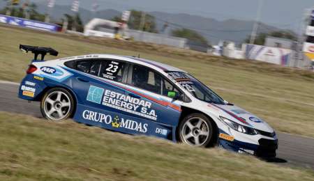 Vivian con el auto de Pereyra, el más rápido de la segunda prueba