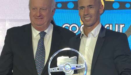 Leo Pernía premiado como Campeón Sudamericano