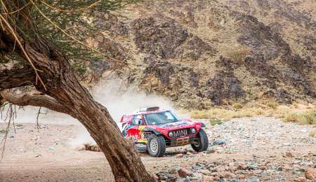 Peterhansel mantiene su fuego sagrado en el Dakar