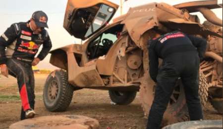 Peterhansel trabajó como piloto y también como mecánico