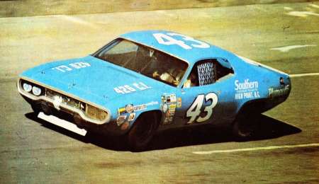 Subastan el Plymouth campeón de Nascar con Richard Petty