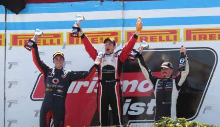 Fernández al estilo Pocho Lavezzi en el podio de la Clase 2 