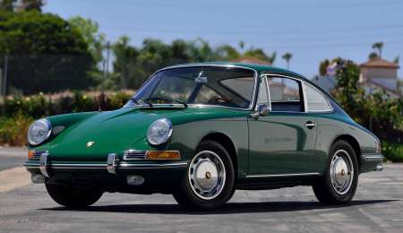 Estafaban a compradores de autos clásicos