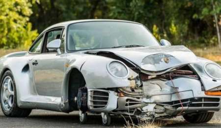 Es un Porsche chocado y vale más de 15 millones