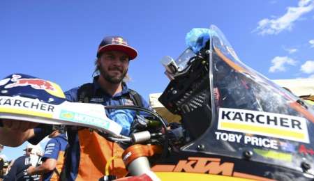 PRICE SE FRACTURÓ UN FÉMUR