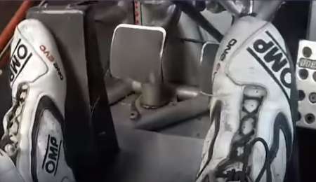 El punta y taco todavía existe en el automovilismo