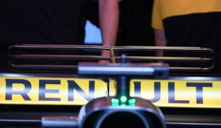 Mercedes y Renault pusieron en marcha sus motores