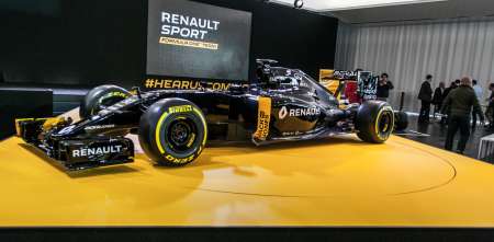 Renault arranca complicado