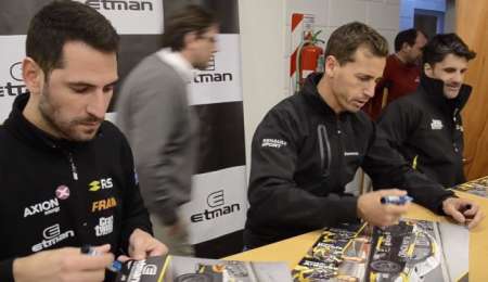 Los pilotos de Renault con la gente de Rafaela