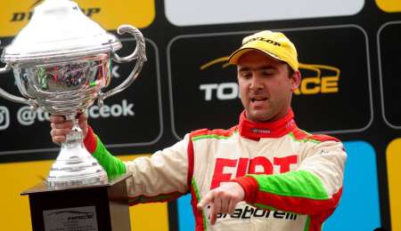 Dos que miran de arriba