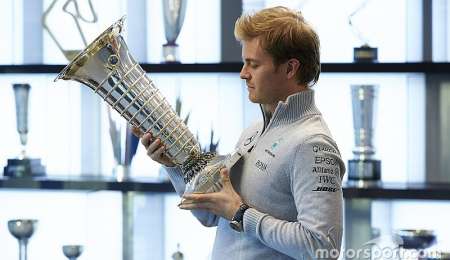 Polémica con el trofeo de la F1: Rosberg lo devolvió dañado