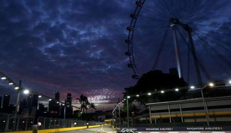 Rosberg dominó en la noche de Singapur