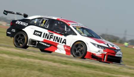 Rossi: "Hay muchos pilotos y muchos autos en condiciones de ganar"