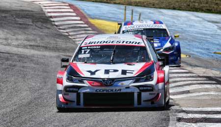 Rossi se escapó en el campeonato tras su doble victoria