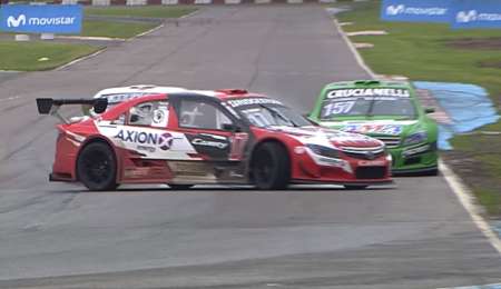 El roce que dejó afuera de carrera a Rossi