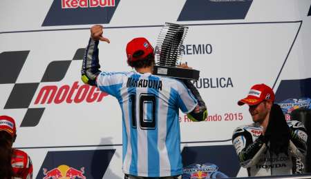 Cuando Valentino Rossi se vistió de Maradona