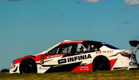 Rossi aguantó la presión de Azar y ganó la final del sábado