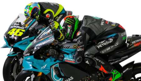El equipo Petronas presentó la Yamaha de Rossi y Morbidelli
