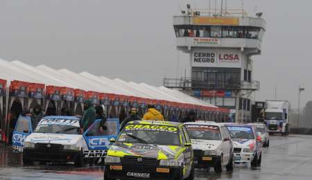 El Turismo Pista comenzó el sábado bajo agua