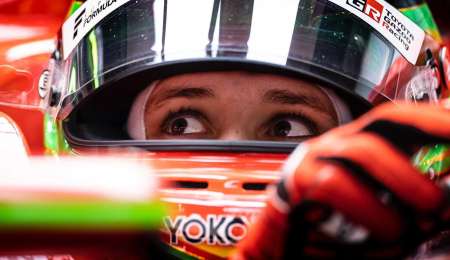 Sacha Fenestraz fue octavo en el cierre de temporada